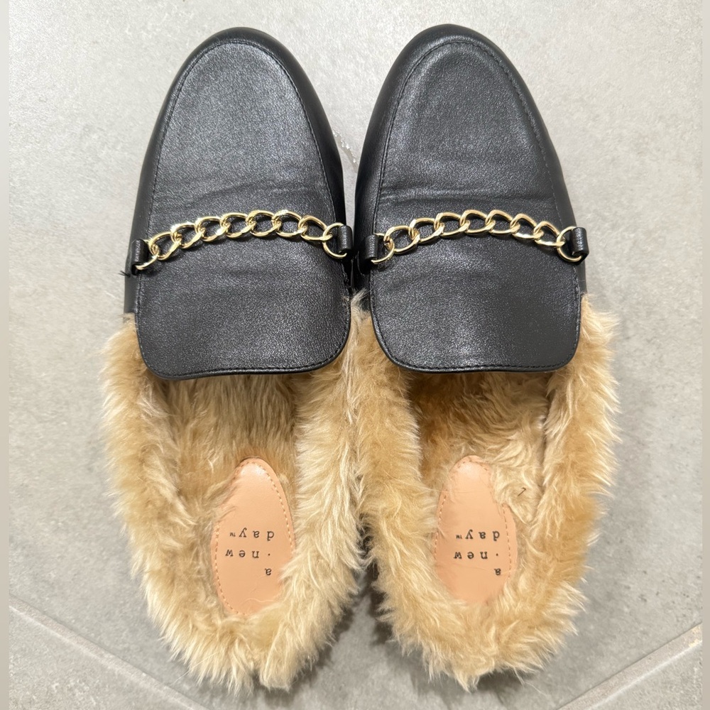 Faux fur chain black mules